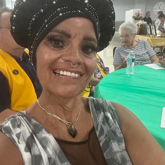 Meet your Posher, Lisa - Picture 2 of 6